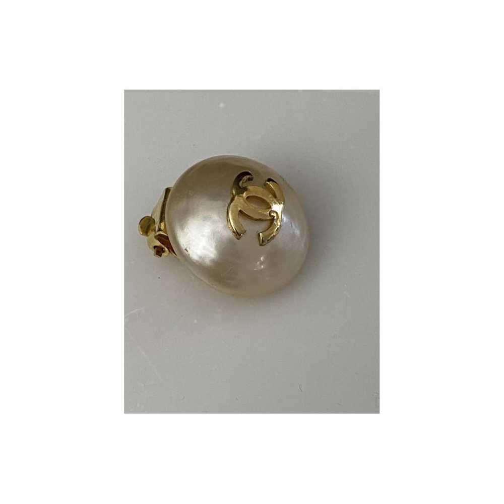 Chanel Chanel pearl earrings - image 2