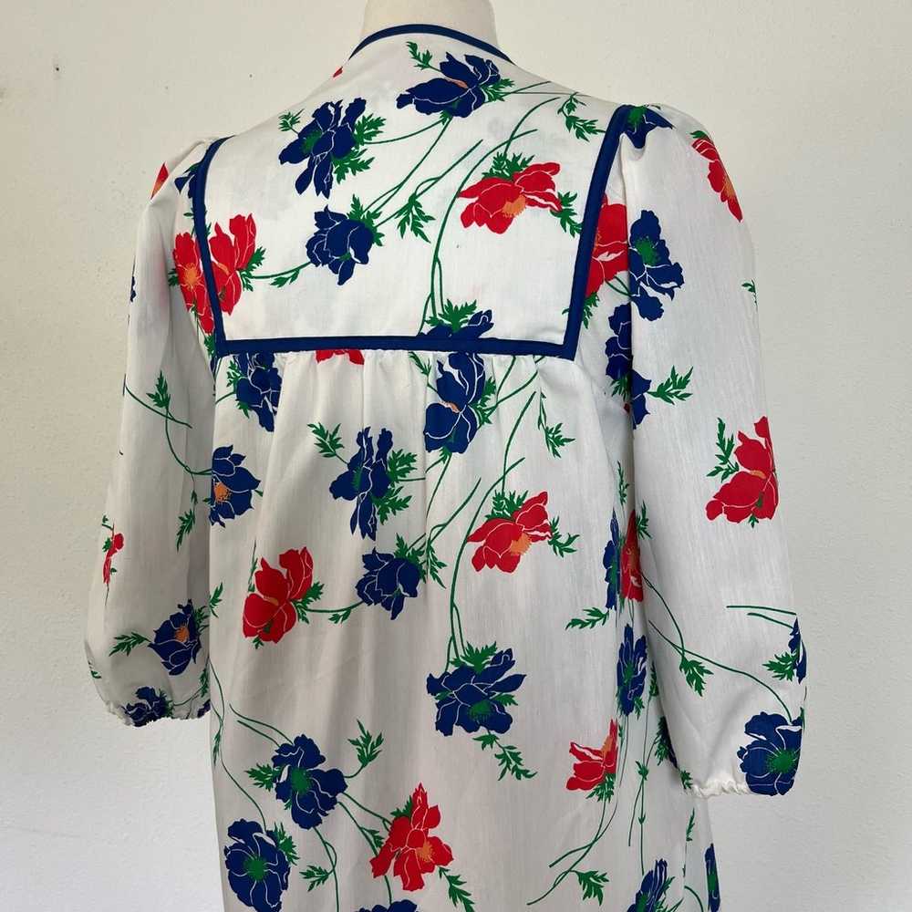 Vintage 70s Floral Tulip House Dress Nightgown Lo… - image 4