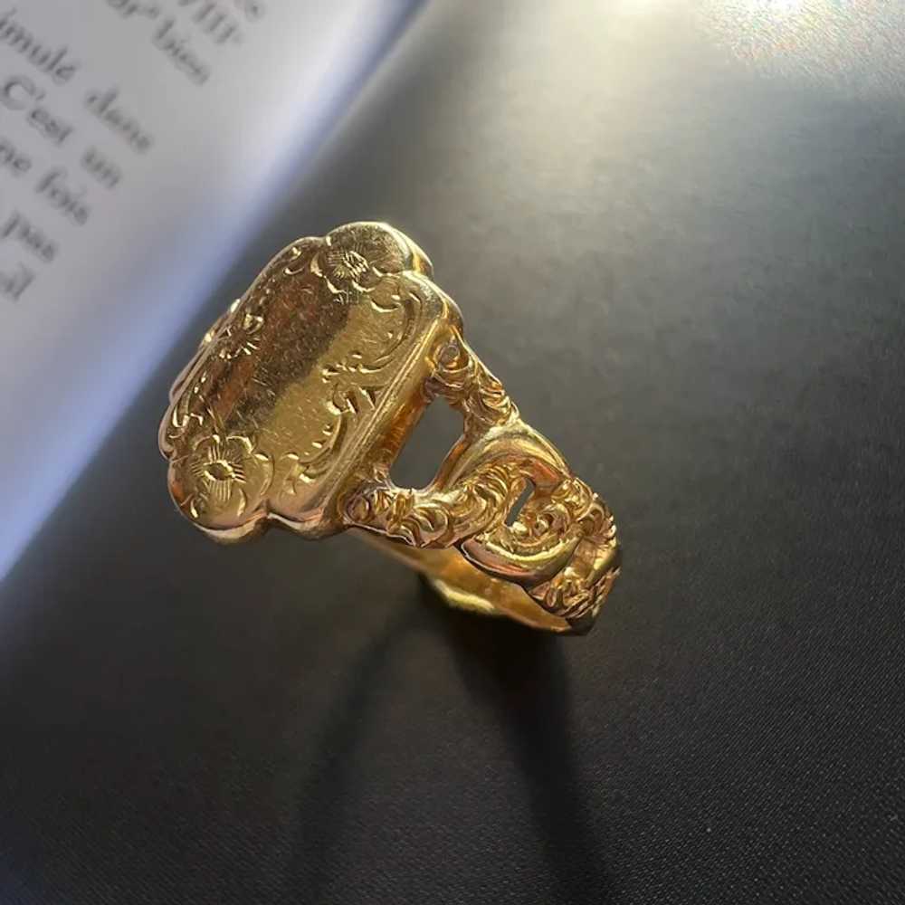 Victorian 18K gold scroll floral signet ring, gol… - image 3