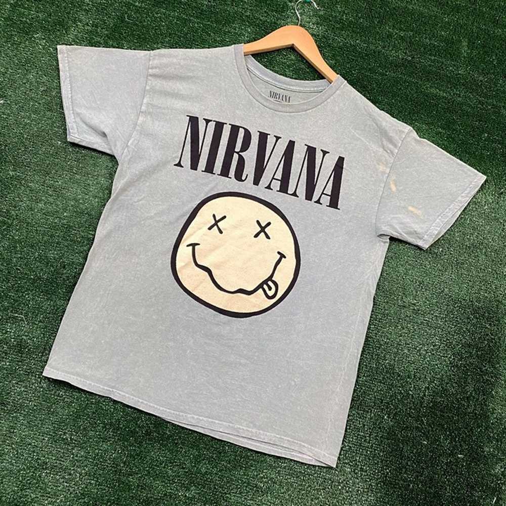 Nirvana nevermind grunge band Tshirt size large - image 3