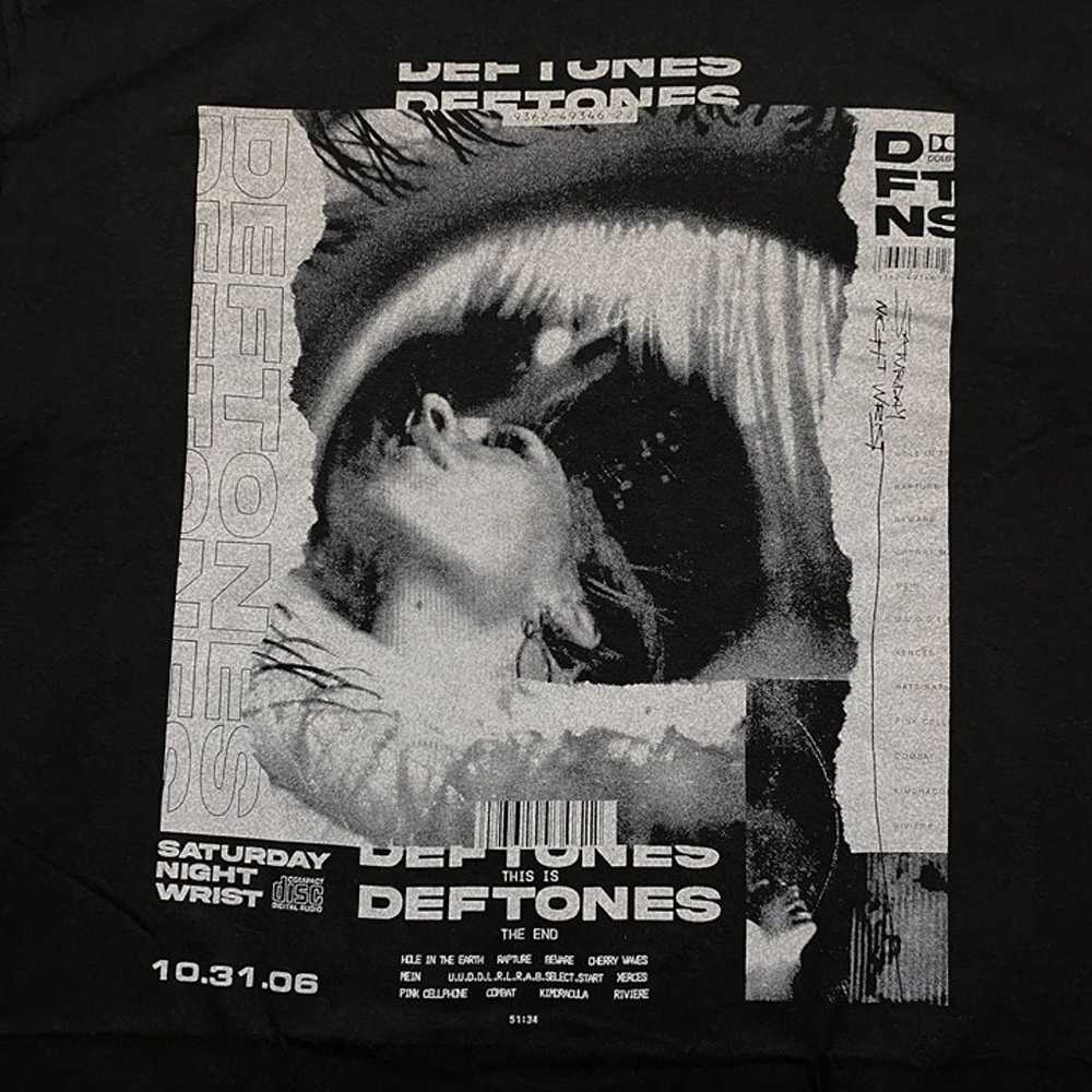 Deftones Rock T-shirt Size Extra Large - image 2