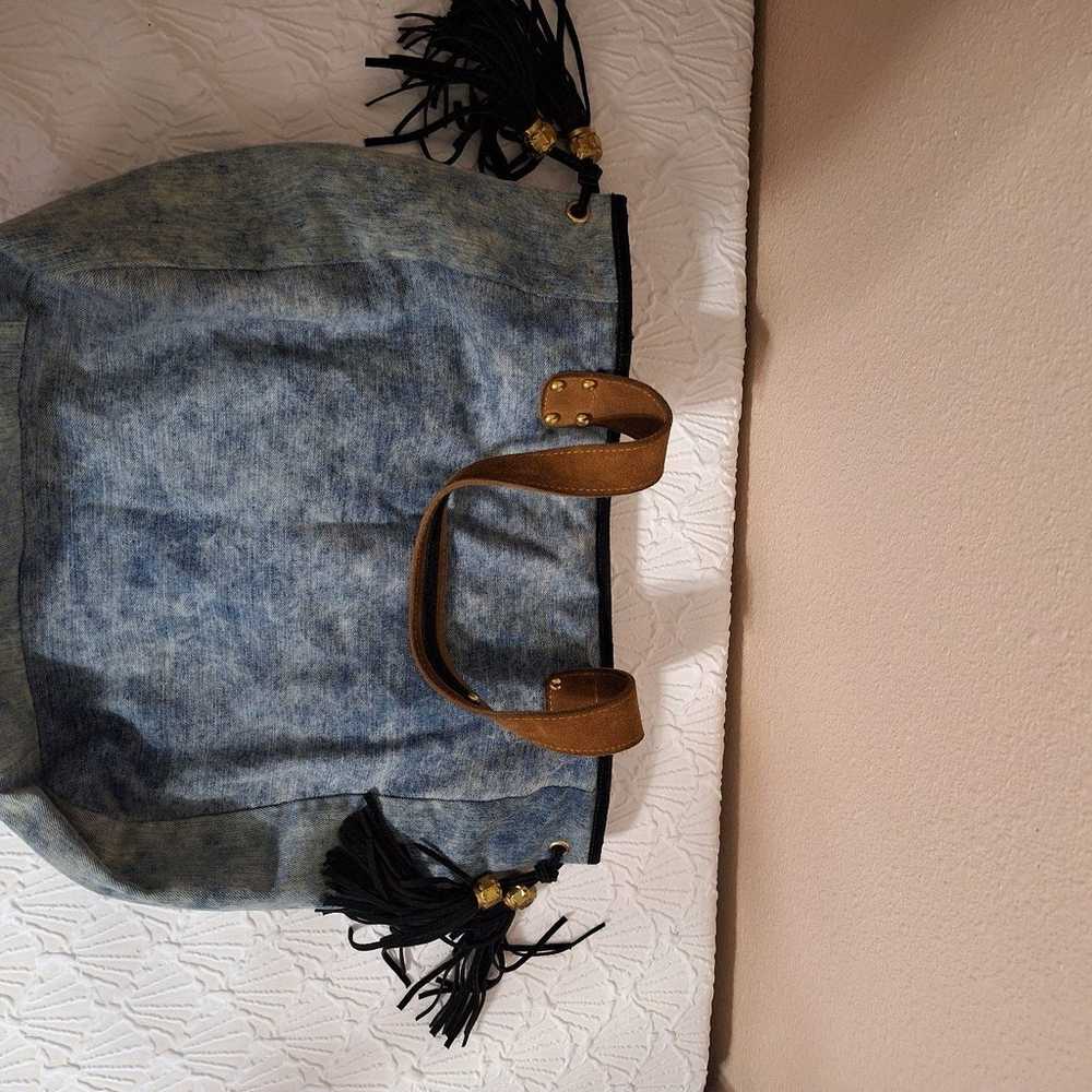 Stonewashed denim hobo bag with embroidered parrot - image 9