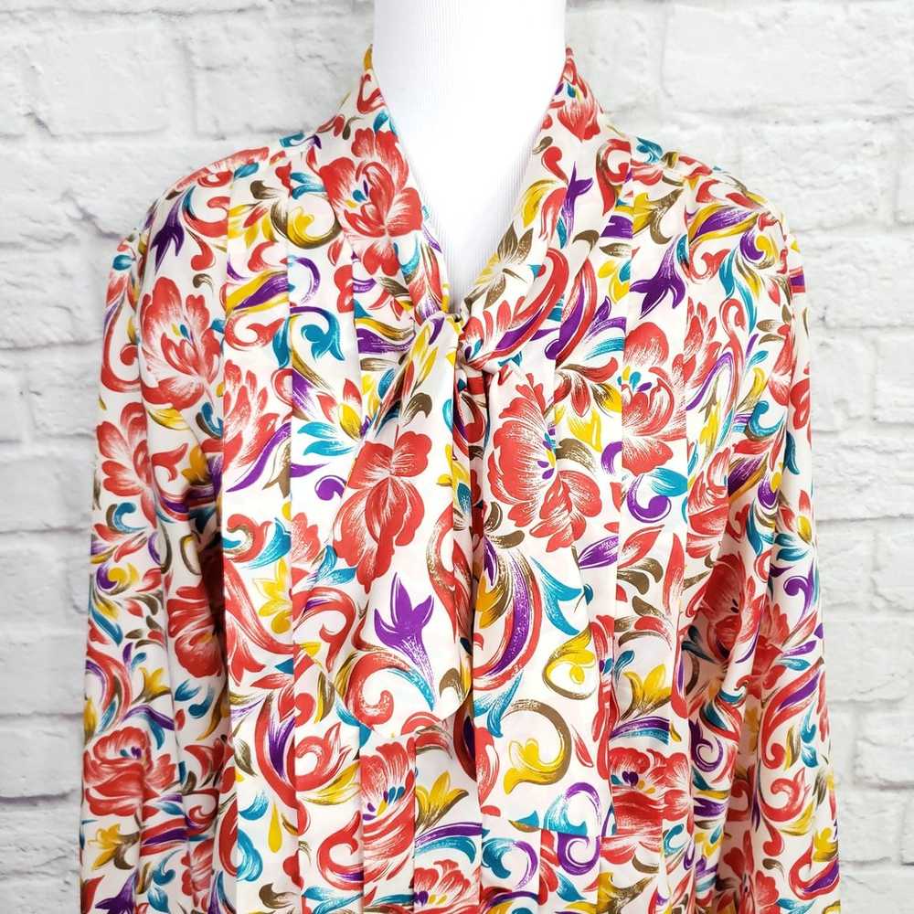 VTG 80s Bold Loud Floral P*ssy Bow Neck Button Do… - image 5