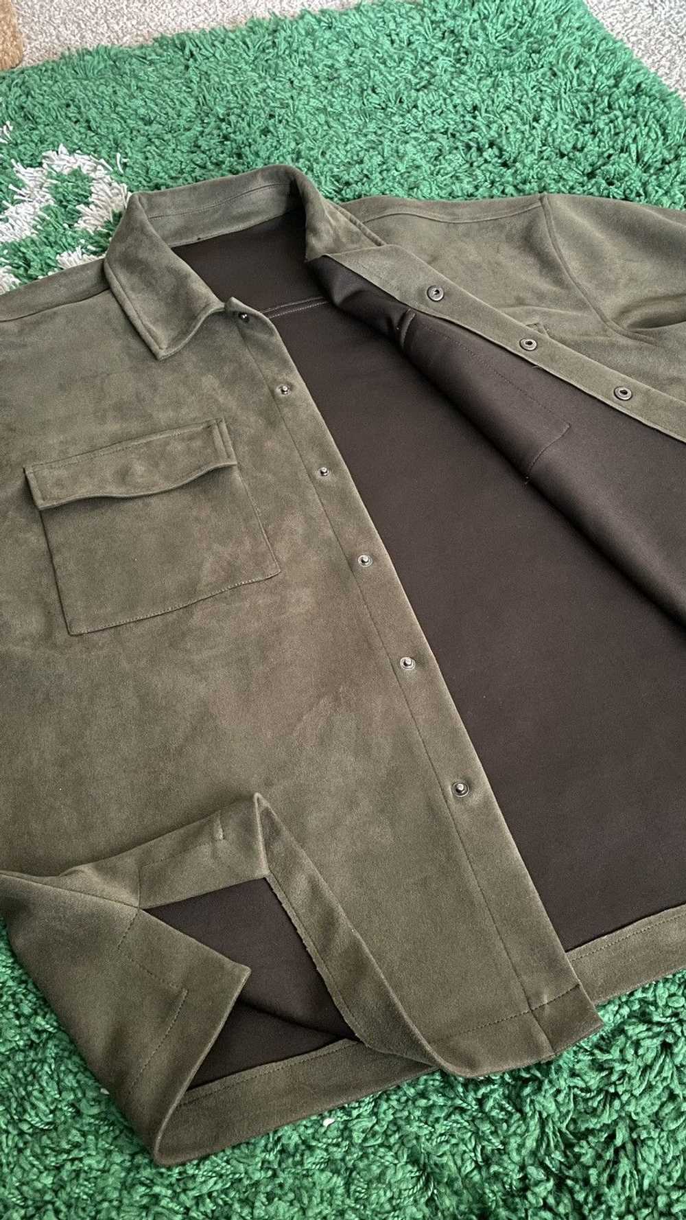 Streetwear Olive faux suede jacket over shirt - image 2