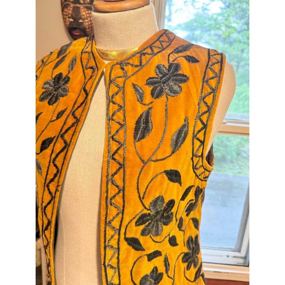 Vintage Authentic 1960’s Velvet Floral Embroidere… - image 3