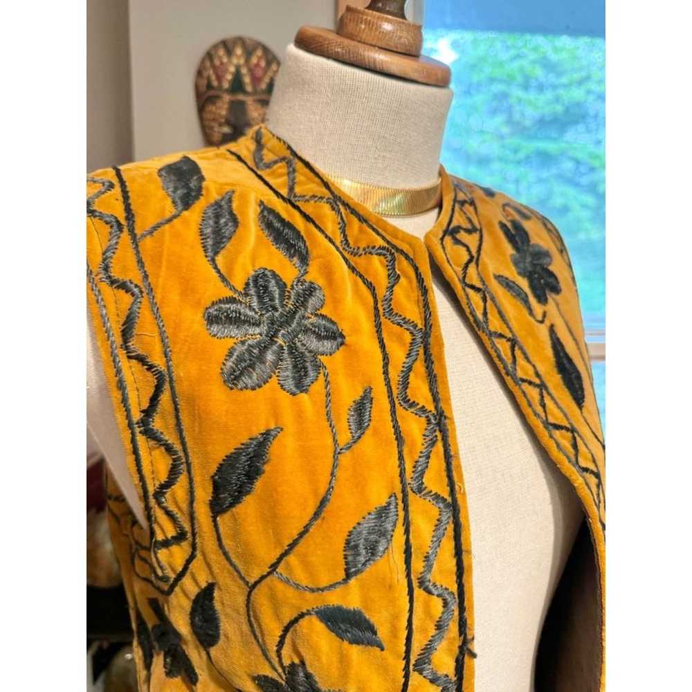 Vintage Authentic 1960’s Velvet Floral Embroidere… - image 5