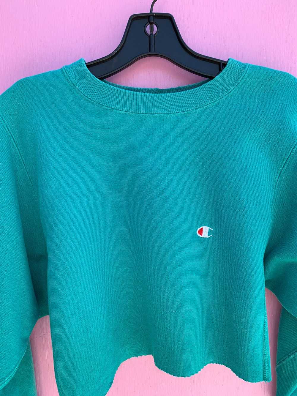 CROPPED CREWNECK REVERSE WEAVE CHAMPION EMBROIDER… - image 2
