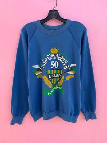 LA VITORIA LONG DISTANCE GRAPHIC RAGLAN CREWNECK S