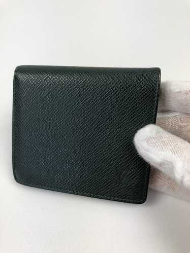 Louis Vuitton green taiga card holder