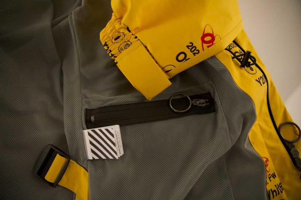 Off-White GORE-TEX YELLOW SKI JACKET GRAFFITI - image 8