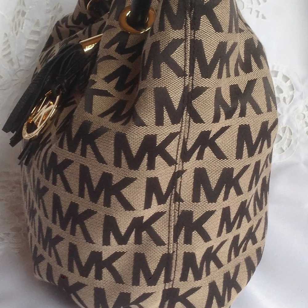 Michael Kors Women's high-end crossbody bag - image 4