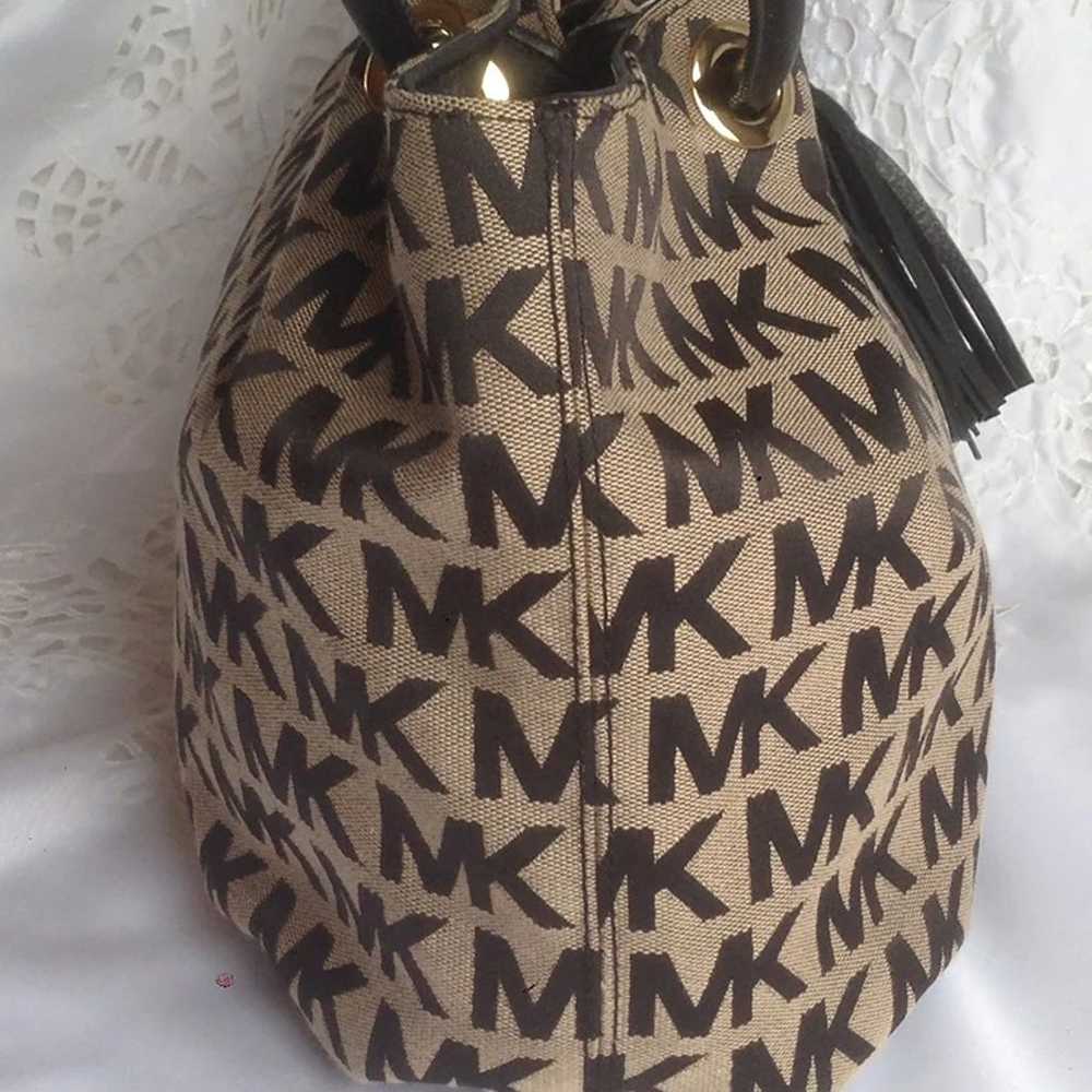 Michael Kors Women's high-end crossbody bag - image 5