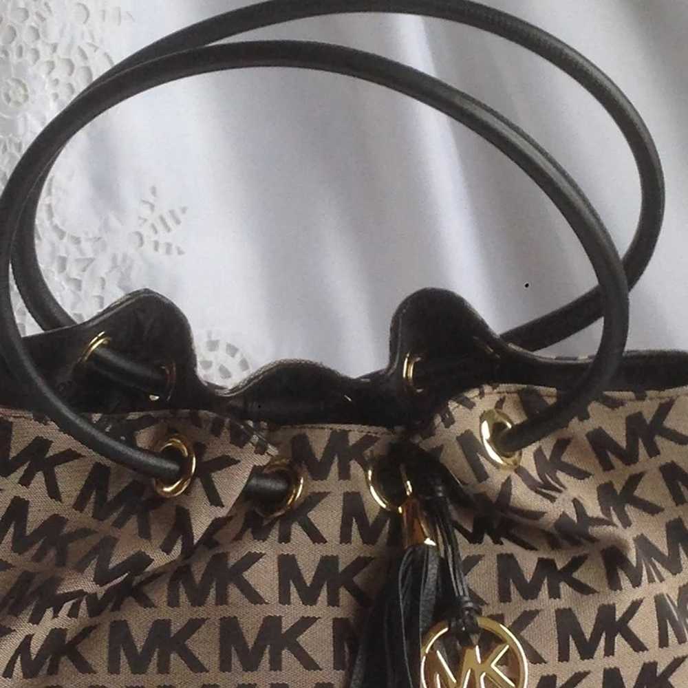 Michael Kors Women's high-end crossbody bag - image 7