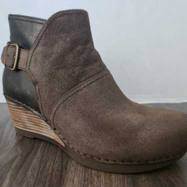 Dansko Shirley Wedge Taupe Suede Booties Women’s … - image 1