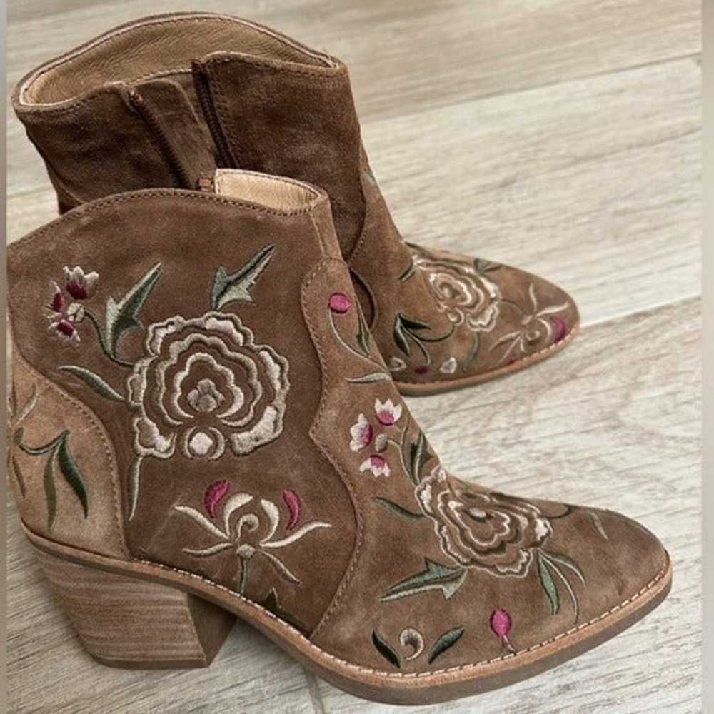 Sofft - Westmont II Floral Embroidered Western Su… - image 3