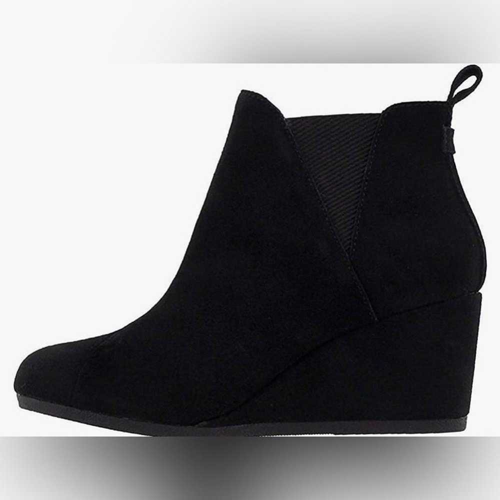 Toms Women’s Kelsey Black Suede Ankle Wedge Booti… - image 2