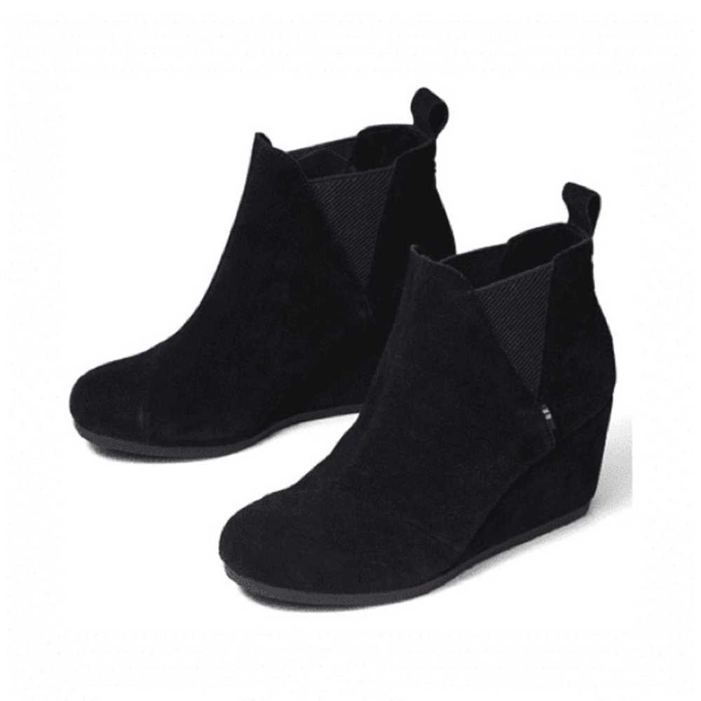Toms Women’s Kelsey Black Suede Ankle Wedge Booti… - image 3