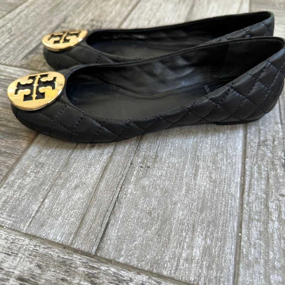 Tory Burch quilted flats gold emblem - image 8