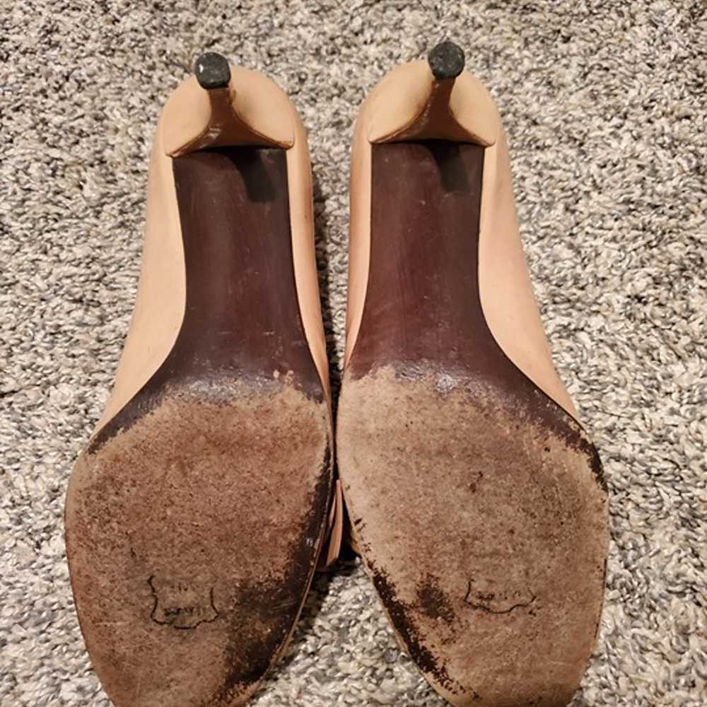 Stuart Weitzman Patent Leather Bow Heels Nude 8M - image 8