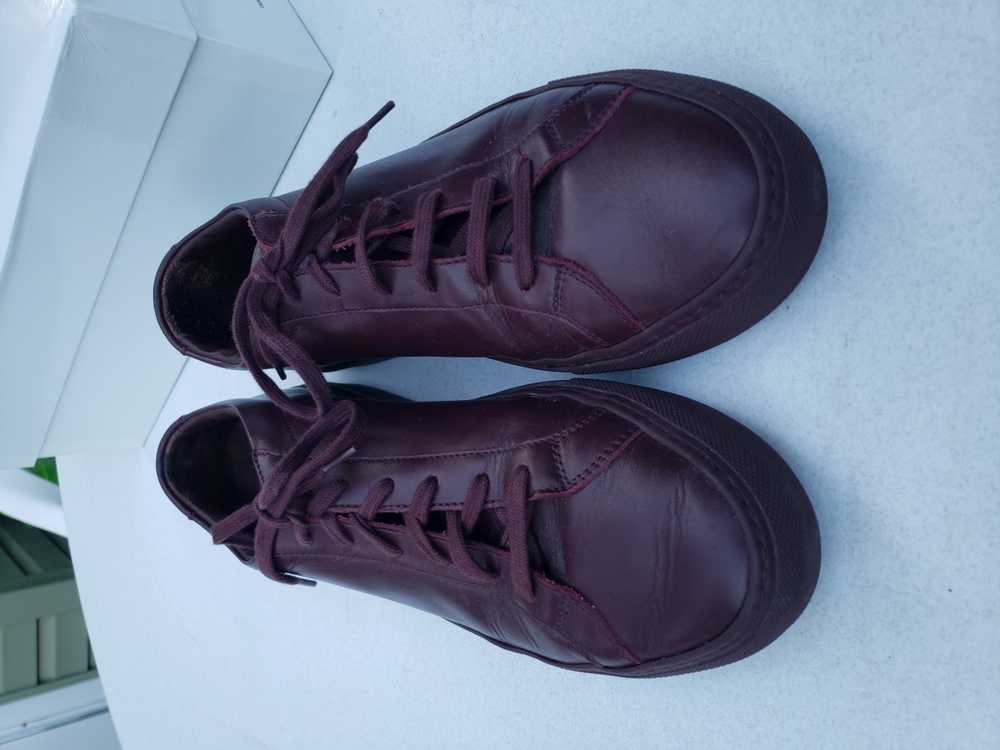 Common Projects Low Bordeaux Achilles Sneakers - image 7