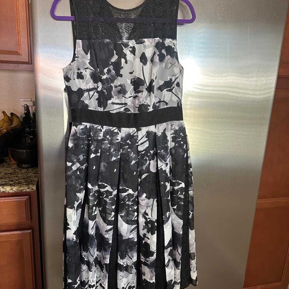Black and white floral dress size 8 - image 1