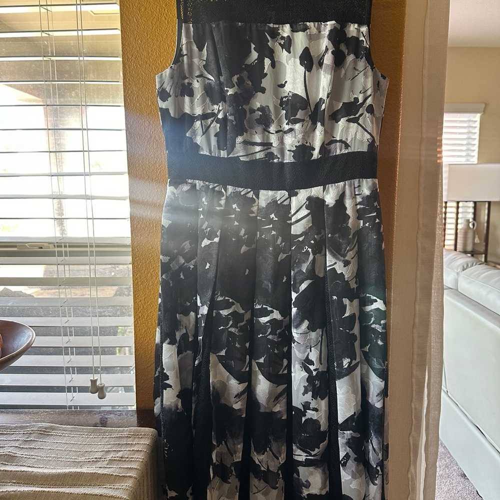 Black and white floral dress size 8 - image 2
