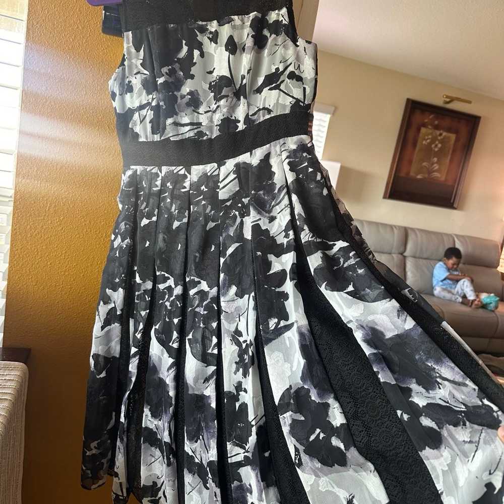 Black and white floral dress size 8 - image 4