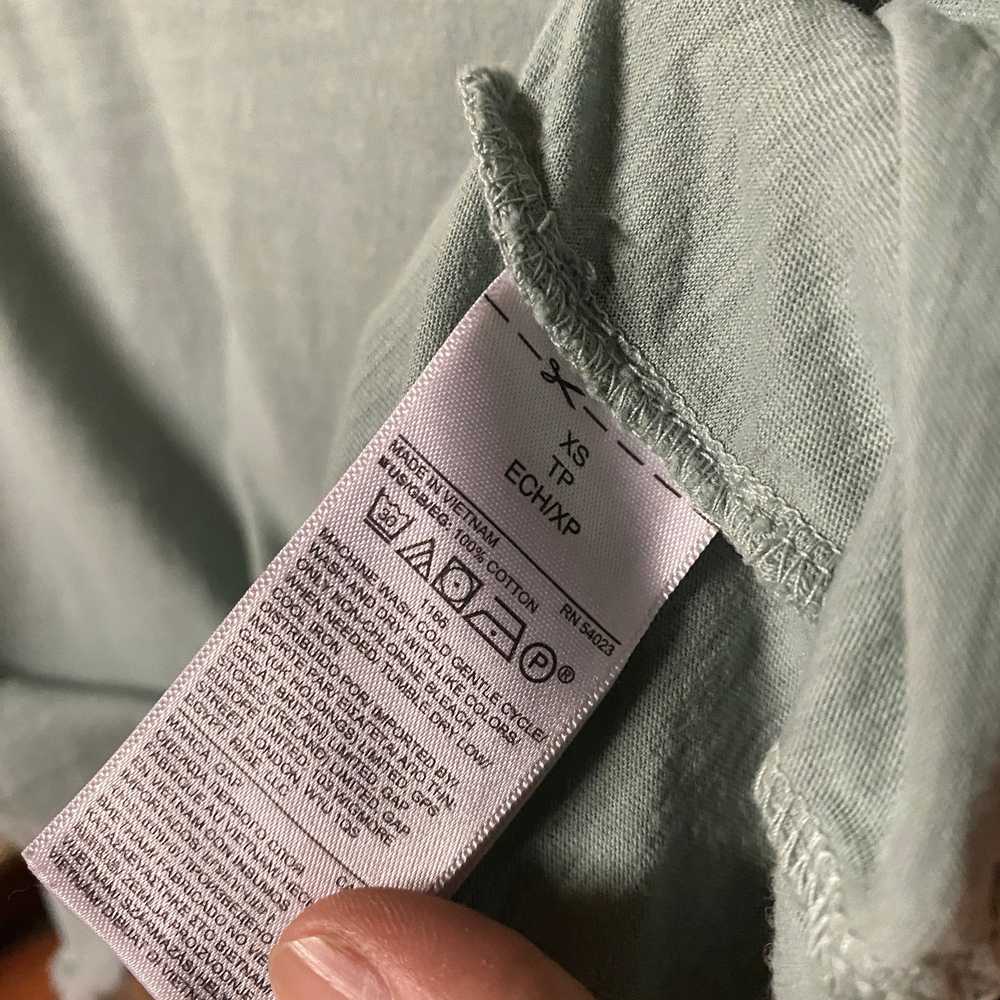 Gap Light Green Short Sleeve V-Neck T-Shirt Women… - image 3
