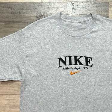 Mens Gray Nike T-Shirt Size Medium - image 1