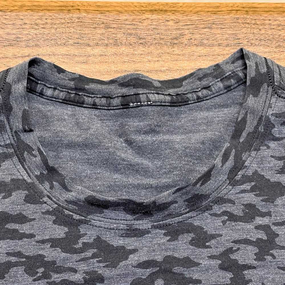 Lululemon Men’s Gray/Black Short-Sleeve T-Shirt -… - image 3