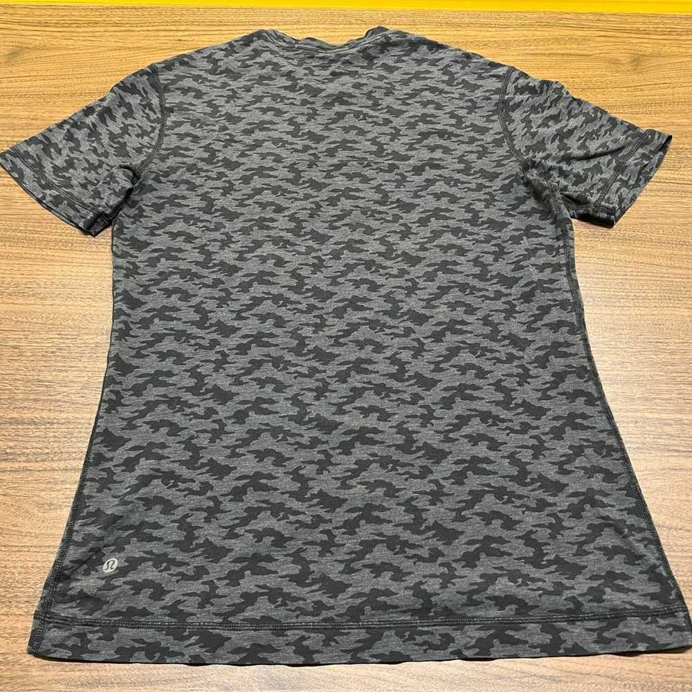 Lululemon Men’s Gray/Black Short-Sleeve T-Shirt -… - image 5