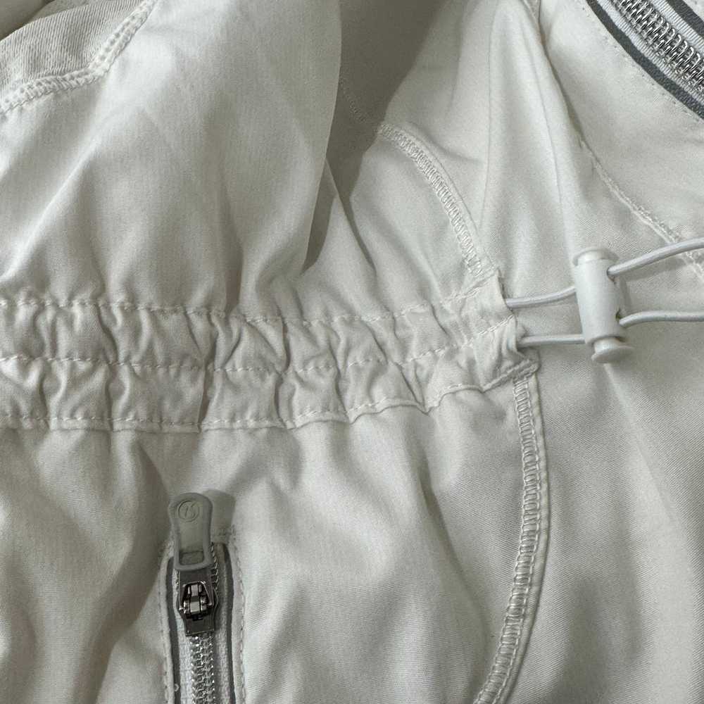 Lululemon Resolution White Hooded Jacket Size 6 - image 6