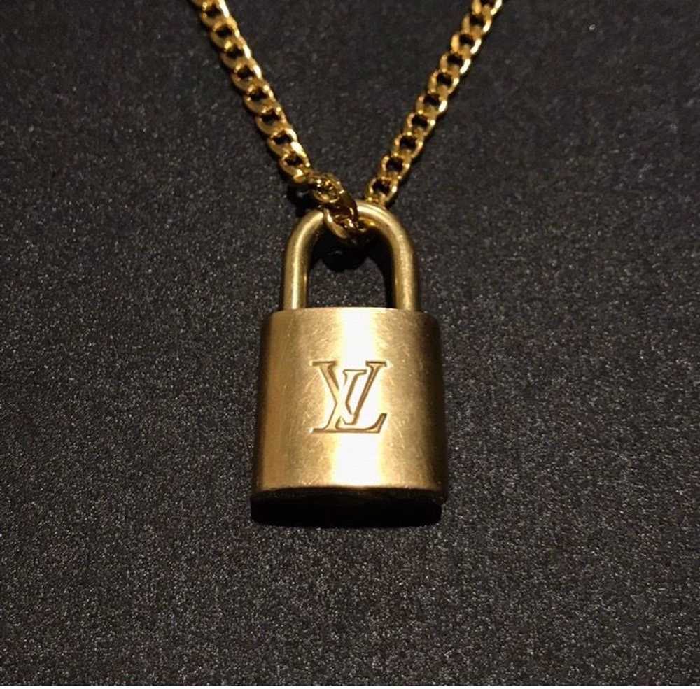 Louis Vuitton Louis Vuitton Lock & Gold Necklace - image 2