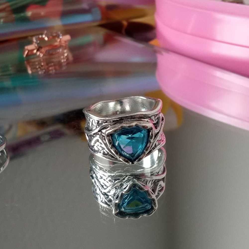 Vintage style Teal/ Turquoise gemstone ring - image 8