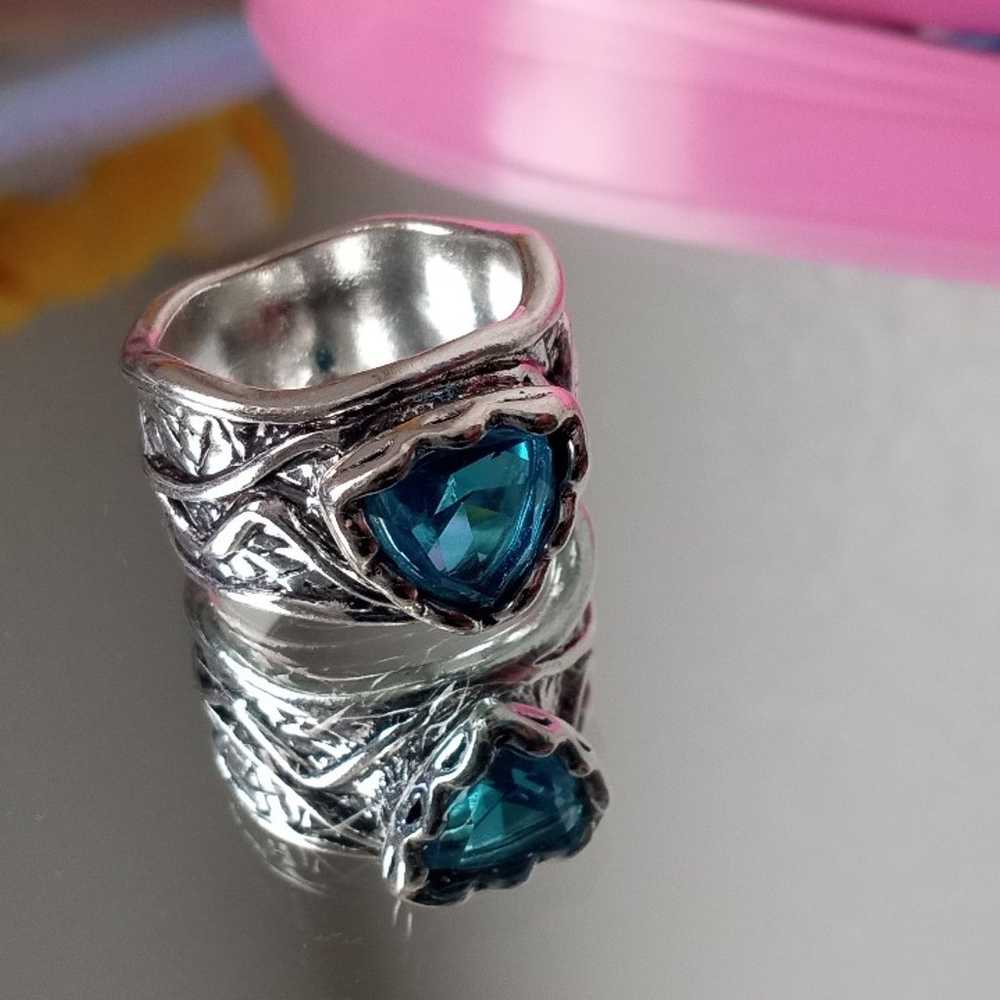 Vintage style Teal/ Turquoise gemstone ring - image 9