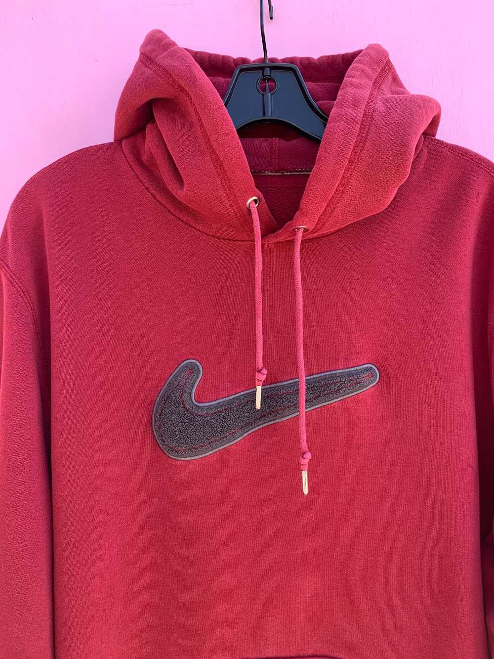 CHENILLE EMBROIDERED NIKE SWOOSH PULLOVER HOODED … - image 2