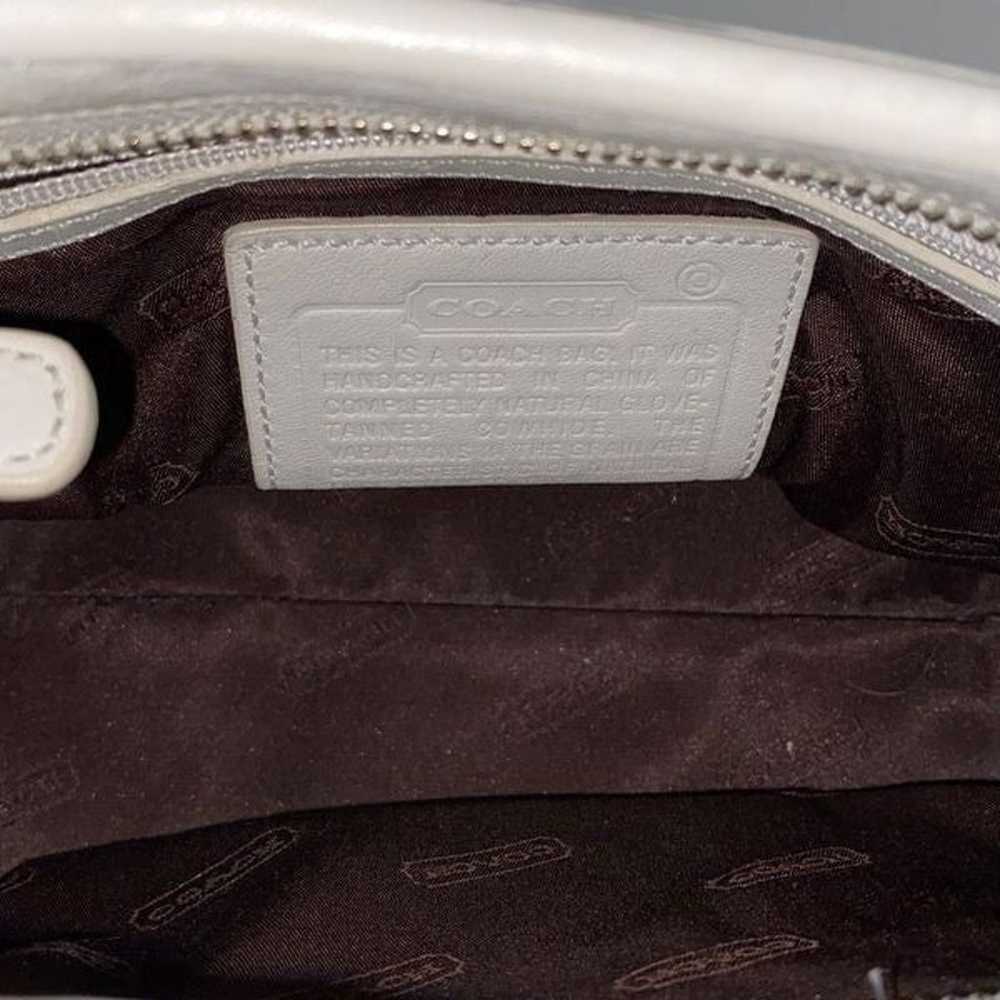 Coach Women's White Zipper Top Leather Tote Handb… - image 8