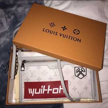 Louis Vuitton x Off-White Messenger Bag - image 1