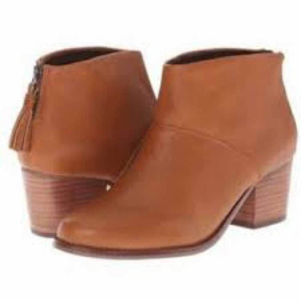 Toms Leila Ankle Booties Tassel Back Boots Tan Si… - image 1