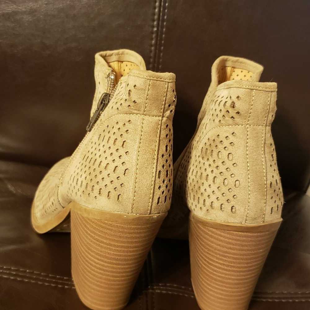Esprit perforated booties size 9 - image 5
