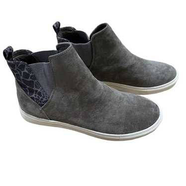 Very G Women’s Boutique Gray and Black Leopard An… - image 1