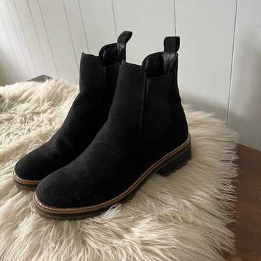 black ankle booties - image 1