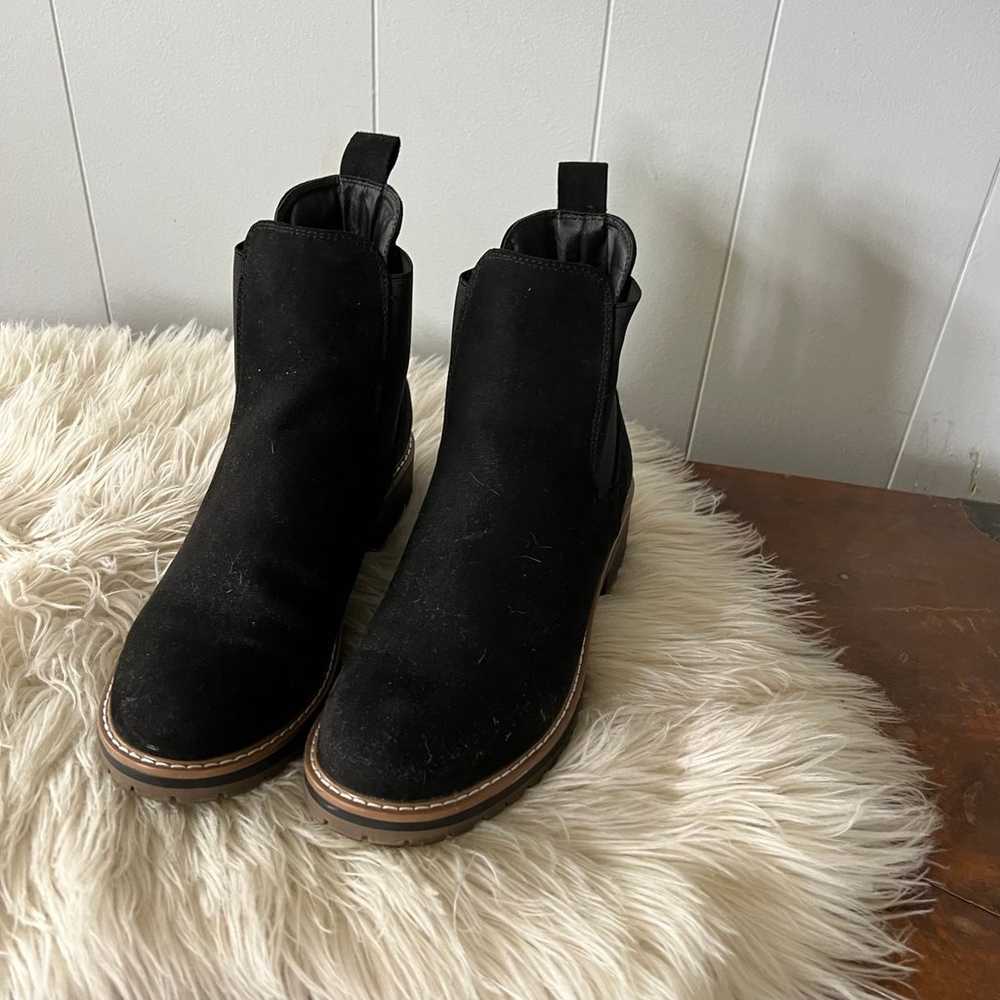 black ankle booties - image 2
