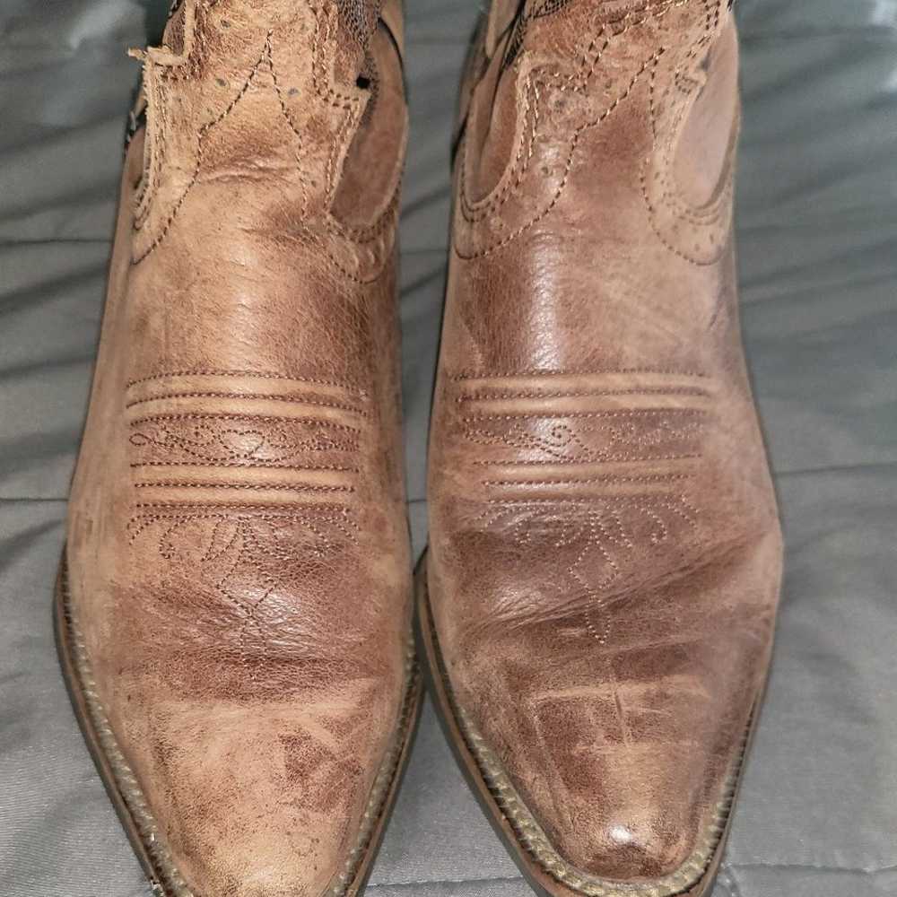 JUSTIN COWGIRL BOOTS SIZE 8 - image 2