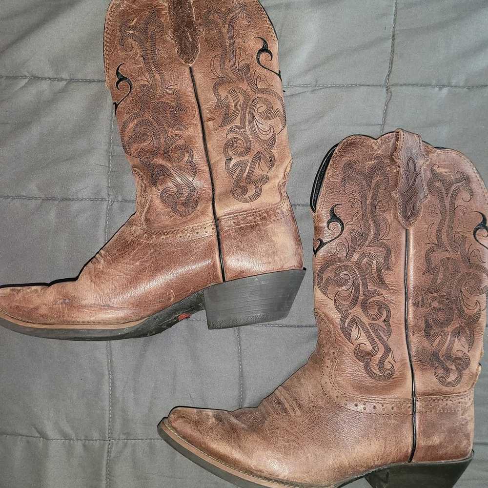 JUSTIN COWGIRL BOOTS SIZE 8 - image 8