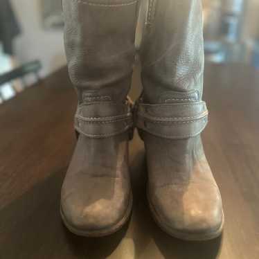 FRYE Low Western Style Boots 9M Gray Soft Leather… - image 1