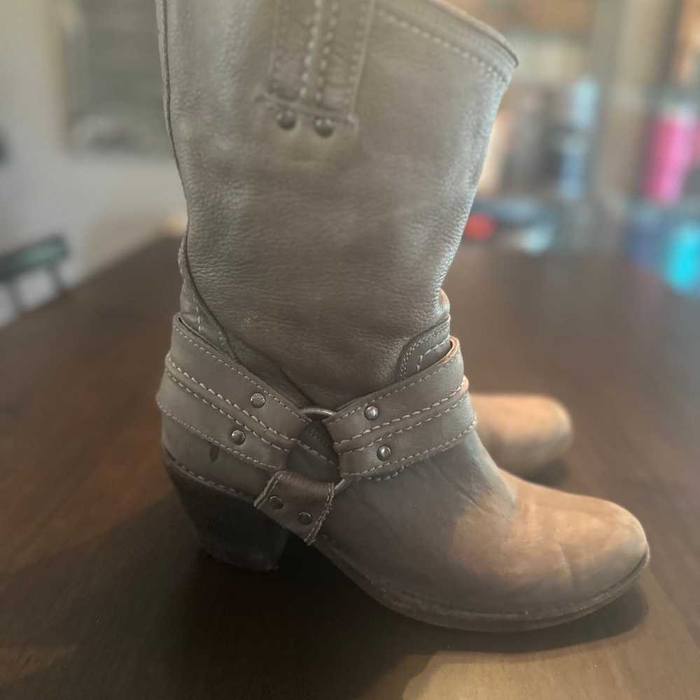 FRYE Low Western Style Boots 9M Gray Soft Leather… - image 2