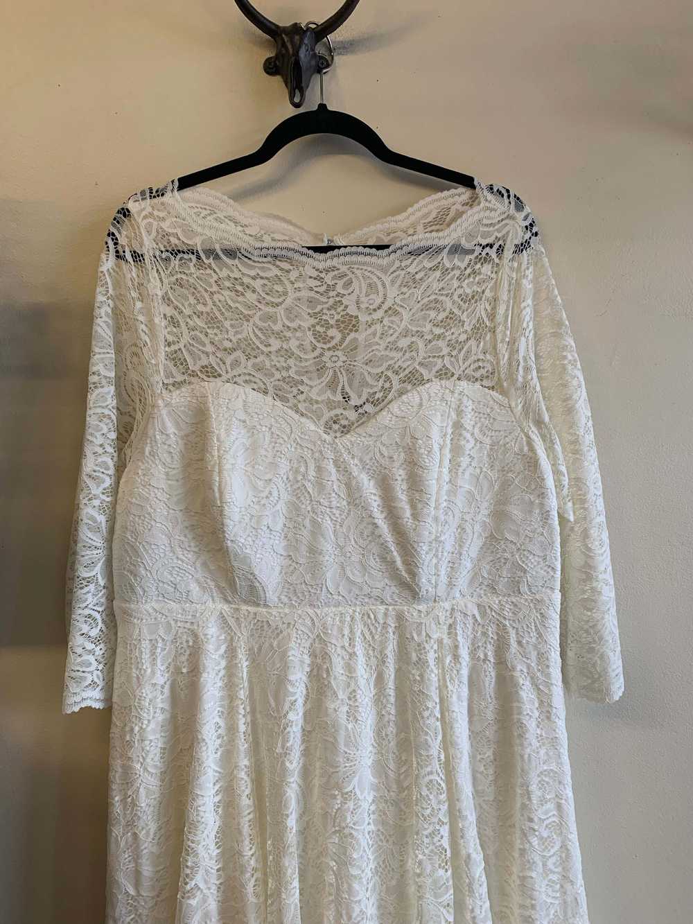 Torrid Ivory Lace Wedding Dress - 2X - image 4