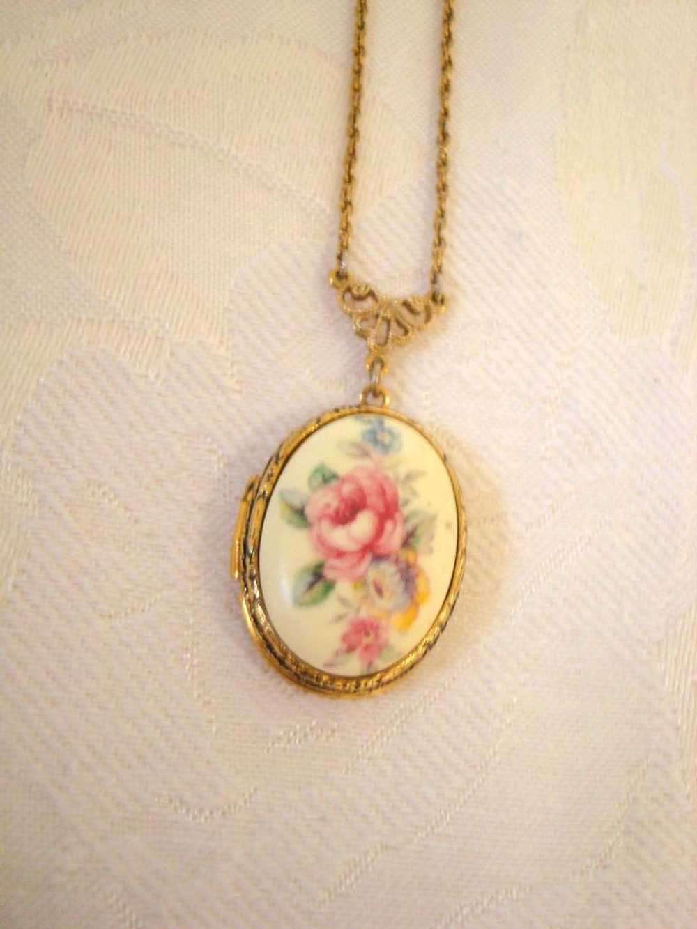 1928 Jewelry Company Gold Tone Necklace Floral Lo… - image 2