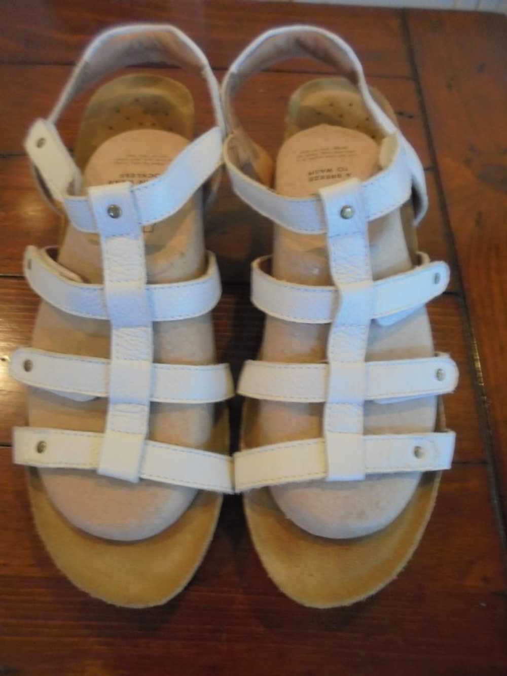 women's Taos white leather Spirit sandals size 9 … - image 2